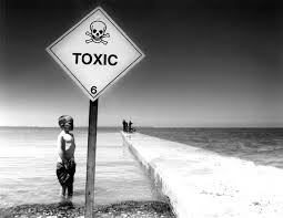 8 TOXIC TYPES OF PEOPLE YOU SHOULD KEEP OUT OF YOUR LIFE